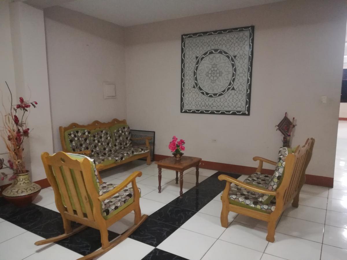 Hospedaje El Emperador Hotel ปูคาลปา ภายนอก รูปภาพ